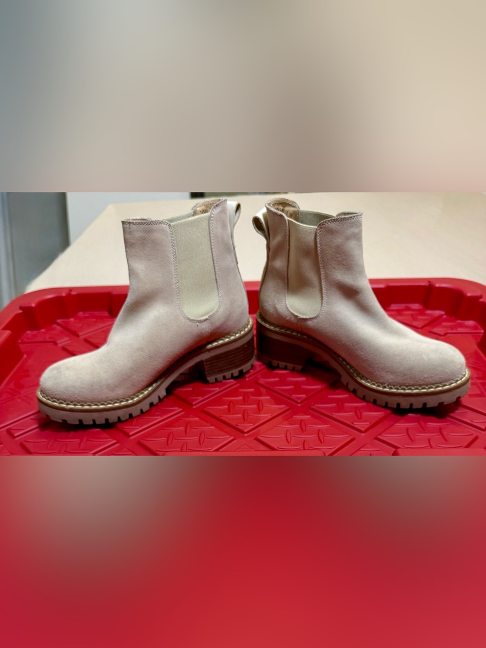 Bertuchi Lug Sole Chelsea Combat Boots, Tan, size 7.5/38.